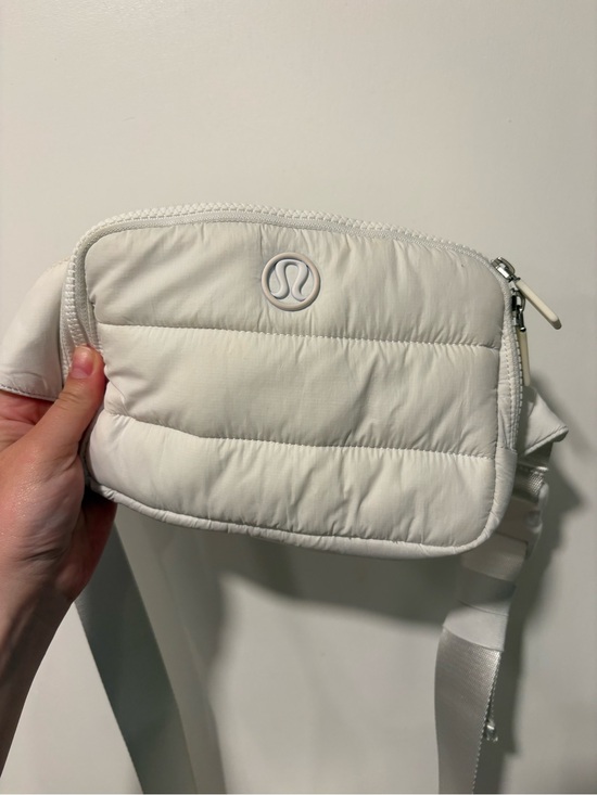 lululemon athletica Handbags - Lululemon Wear Everywhere 2L White Quilted Belt Bag